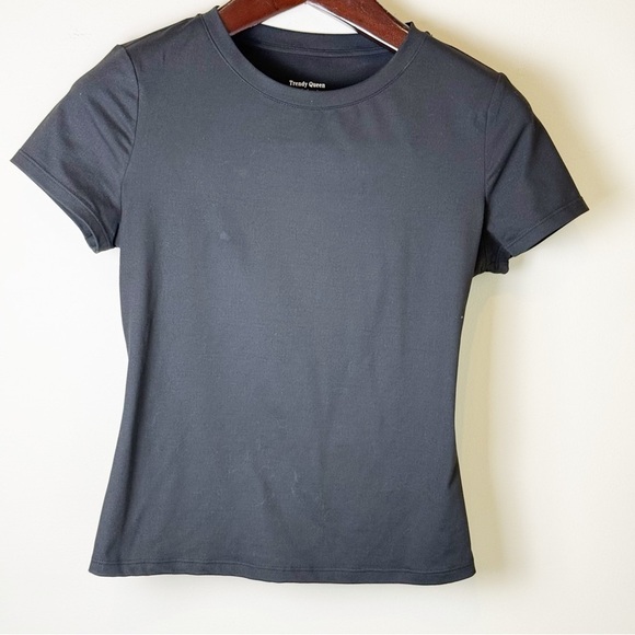 trendy queen Tops - 2 Trendy Queen Fitted Short Sleeve T-Shirts Small